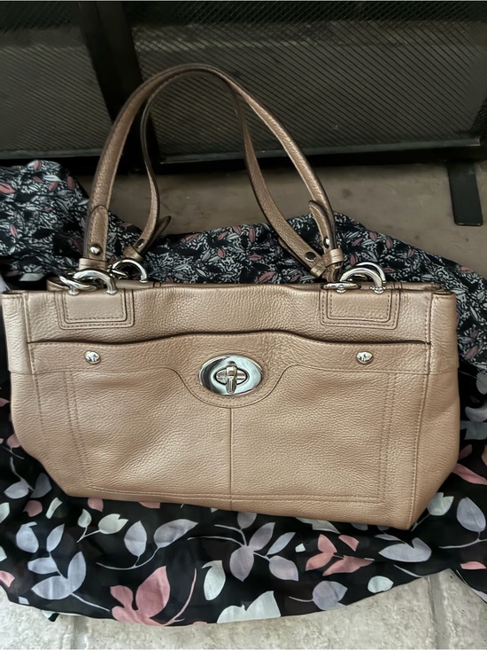 Coach Penelope carry all satchel rose gold with hang tag